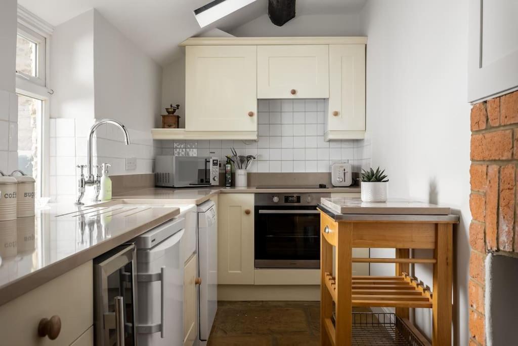 Charming 17Th Century Cotswold Cottage Adlestrop Exteriér fotografie